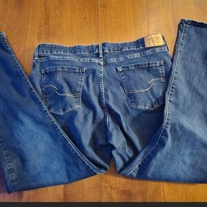 Levi Signature Women’s Straight Jeans – Size 34x30